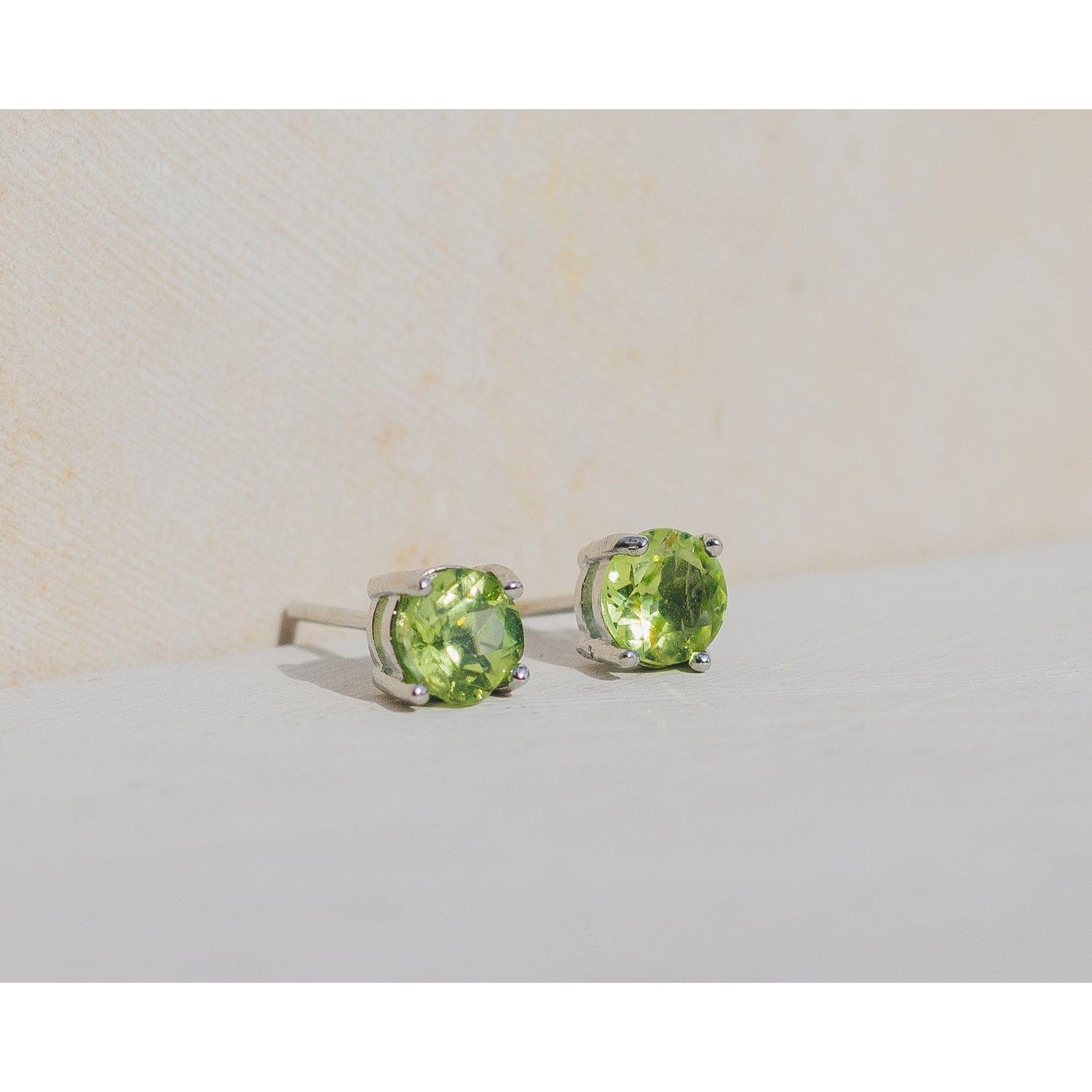 Aretes de Peridoto redondos (Entrega inmediata)